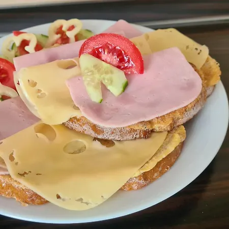 بيت ضيافة Kovox 3*